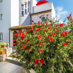 Apartman Borghese, Póla