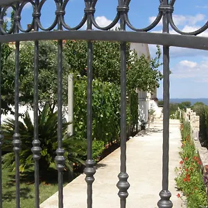 Apartman Tina, Póla