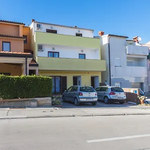 Apartman Milos, Póla